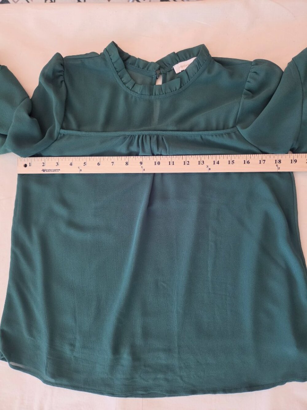 Monteau Los Angeles Size Medium Green Short Sleeve Blouse - Picture 3 of 6